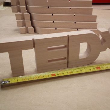 Výroba TEDx plaket pro přednášející