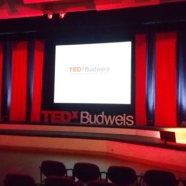 Kompletní scénografie TEDx Budweis 2019
