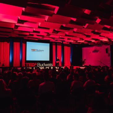Realizace scénografie TEDx Budweis 2019